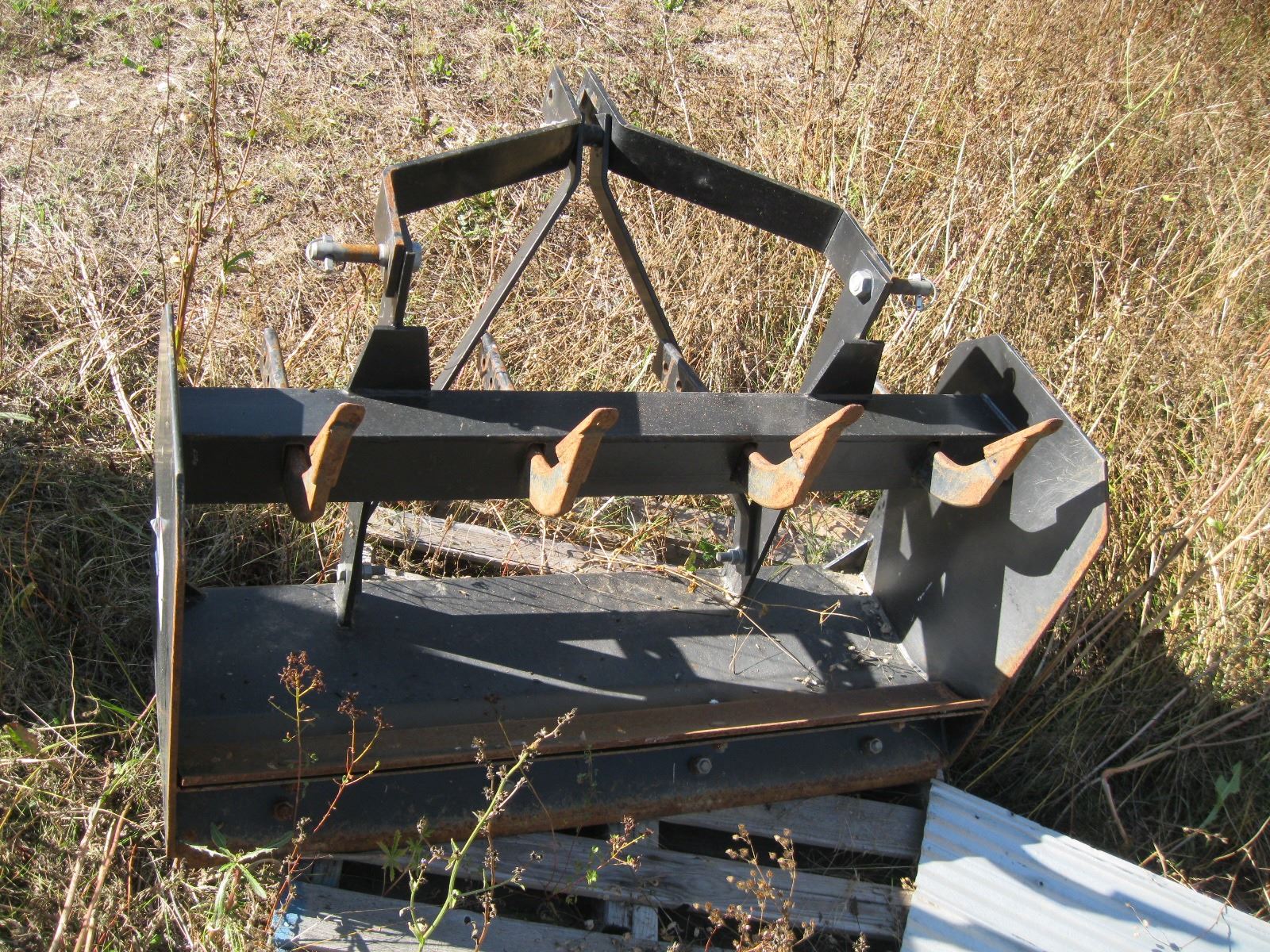 3 POINT HITCH RIPPER