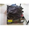 Image 1 : FLAT OF GLOVES & TOQUES
