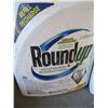 Image 2 : 2 JUGS OF ROUND UP