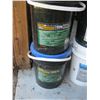 Image 2 : PARTIAL PAILS OF OIL & ANTI WEAR HYDRAULIC OIL