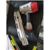Image 2 : 20" 21 FRAMING NAILER CENTRAL PNEUMATIC & BOX OF FRAMING NAILS, 3/4"