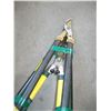 Image 2 : 2 PRUNERS & GRASS CLIPPERS