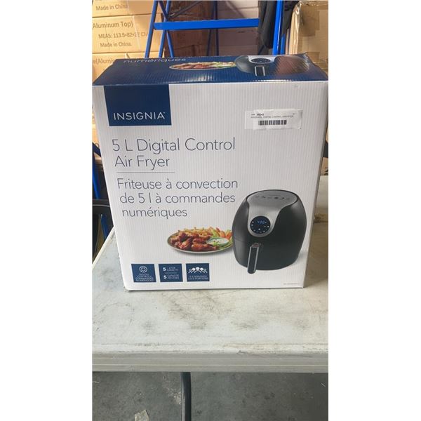 INSIGNIA 5L DIGITAL CONTROL AIR FRYER TESTED AND WORKING, RETAIL $229