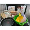 Image 2 : Cooking Ware Frying Pan Tupperware Lot of Items