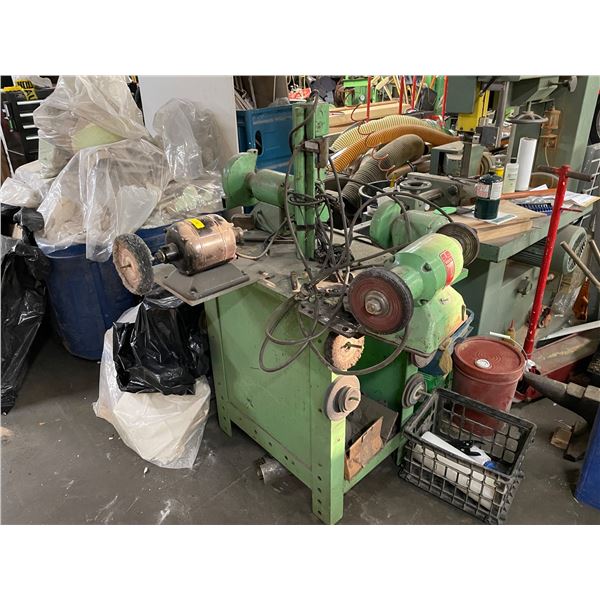 A group of 4 sanders, with tables – assorted attachments
