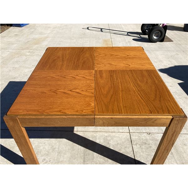 OAK SQUARE TABLE