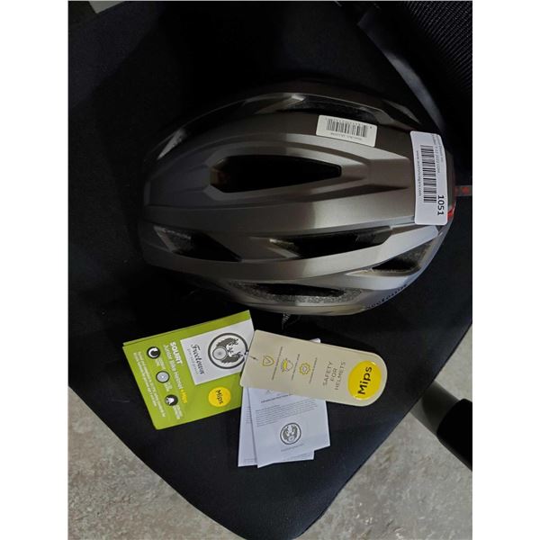 NEW Freetown Junior bike helmet adjustable with light