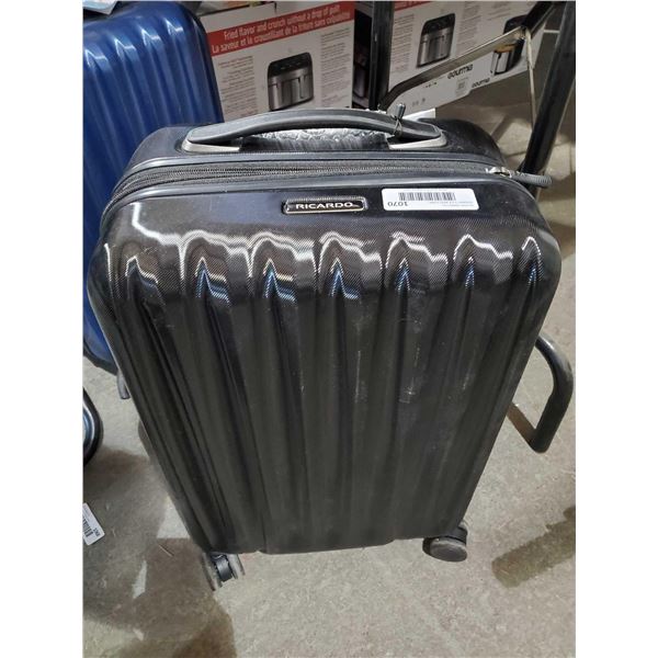 NEW Richardo Lightweight carry on luggage grey