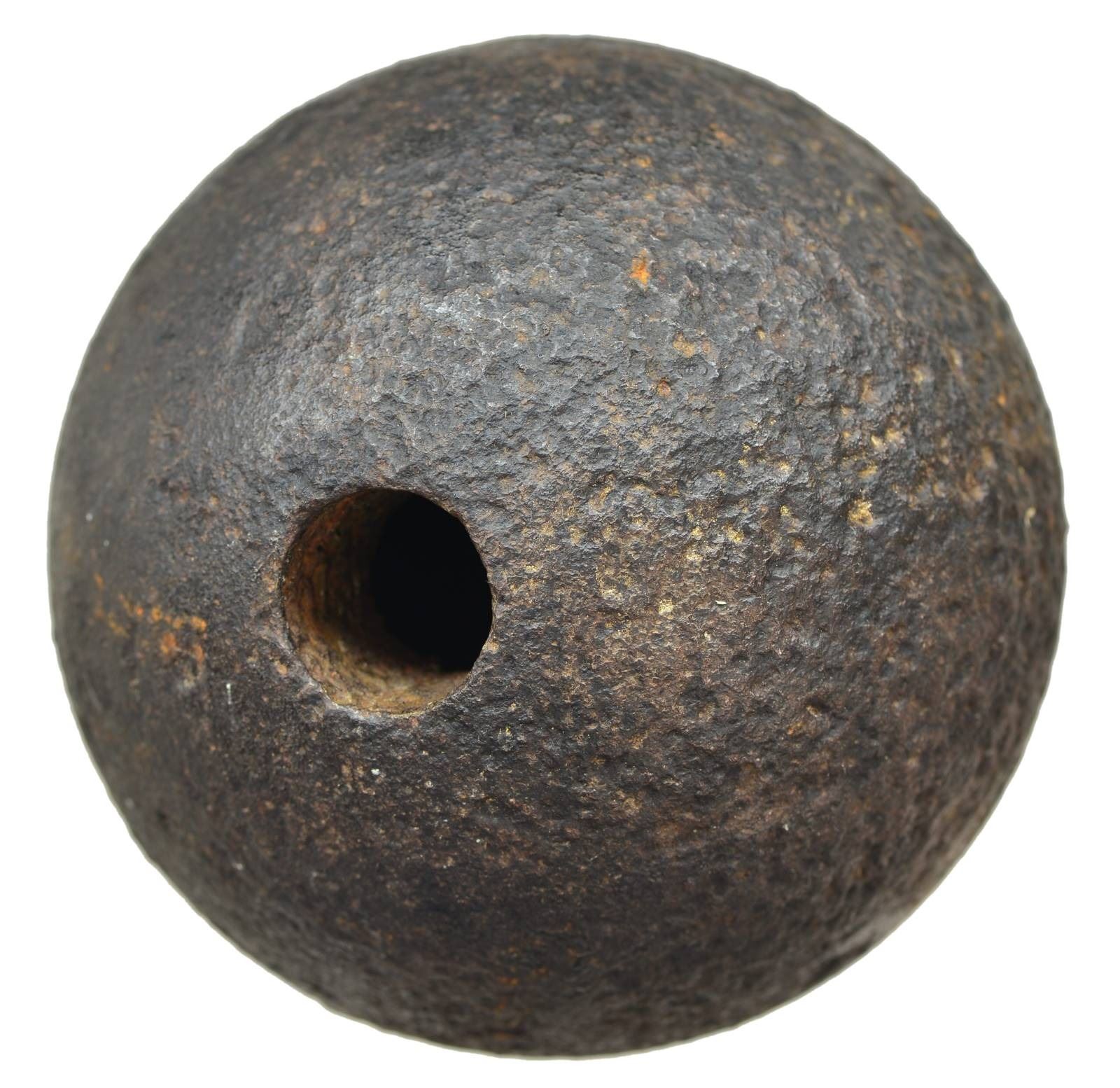 PYRAMID OF 30 12-POUND CONFEDERATE CANNON BALLS. - Poulin Auctions