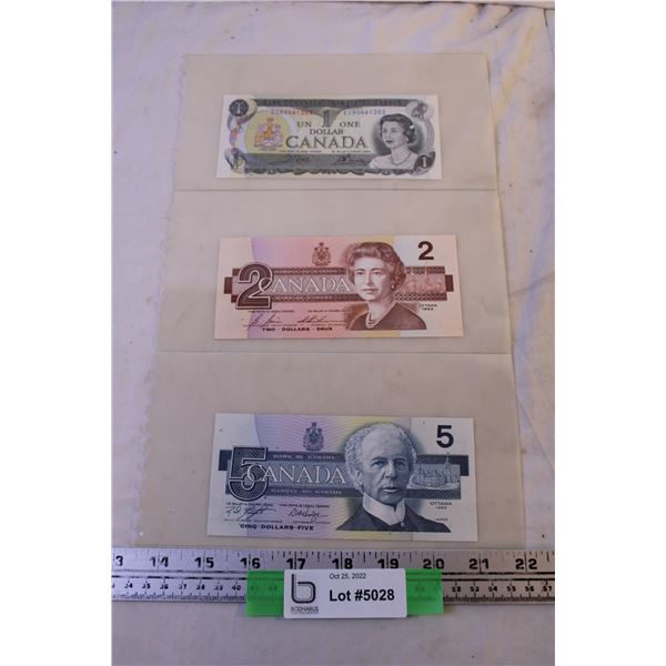 1-2-5 Dollar Bills