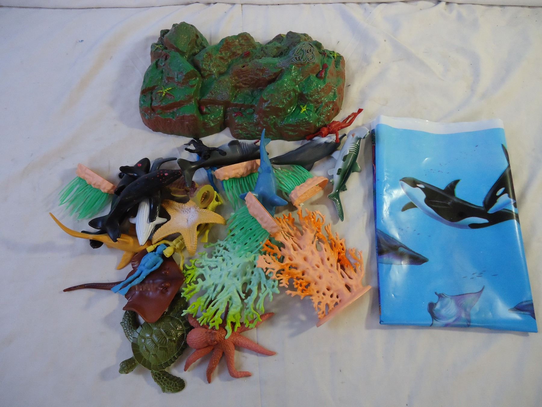 Sea Container Toy Container - Ocean Life Plastic Toys with Playmat