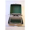 Image 1 : Royal Quiet De Luxe Typewriter (in Case)