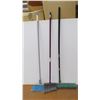 Image 2 : *(3) Brooms
