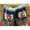 Image 2 : Pair of mukluks - early make (beaded)