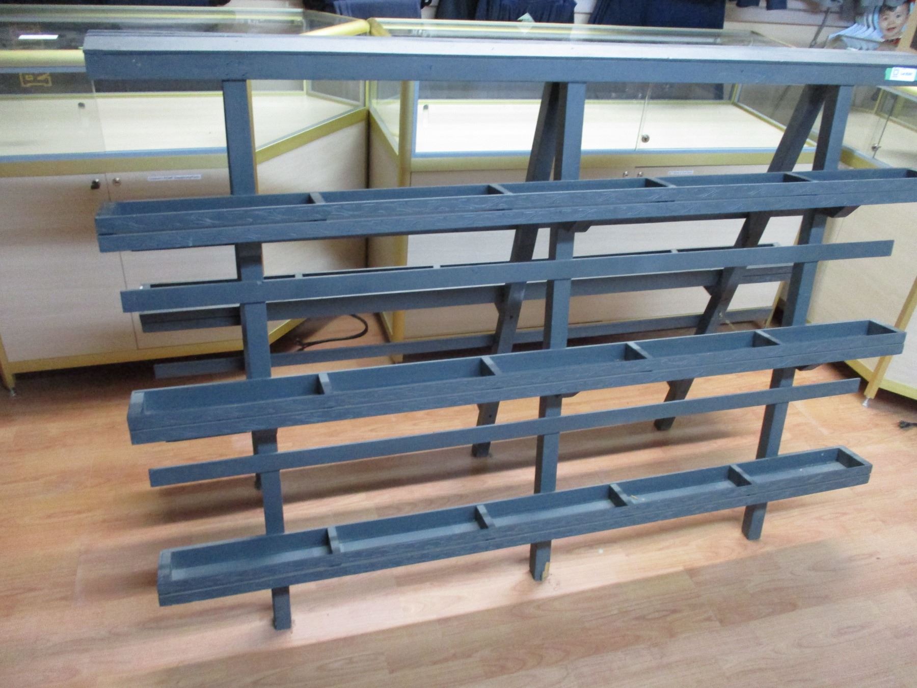 Collector plate display rack - 67x48 - Bodnarus Auctioneering