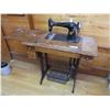 Image 1 : Singer sewing machine with cabinet with sewing items
