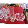 Image 3 : Lot of (5) crystal + glass pieces - Vases, footed bowl