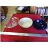 Image 1 : Blue bowl, glass bowl, stoneware bowl