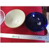 Image 2 : Blue bowl, glass bowl, stoneware bowl