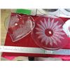 Image 3 : (3) Collector plates - glass platter, bowl + white platter