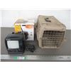 Image 1 : Pet carrier, black and white 5" portable TV