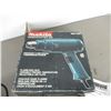 Image 3 : Makita heat gun working