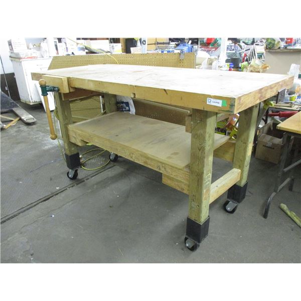 Small workbench with vise (73x32x41) on casters, with extension cord