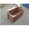 Image 2 : Wooden crate, heater