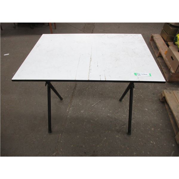 Small wooden table - 32x24x26 (folding)