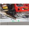 Image 4 : Wrenches, oil, pliers, gloves