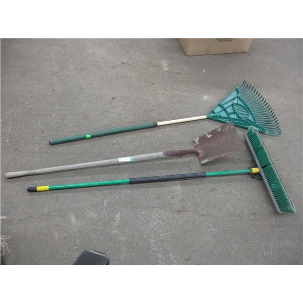 Broom, rake, shovel Bodnarus Auctioneering