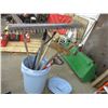 Image 4 : Garbage can with hoe, spade, rake, chipper, snow scoop