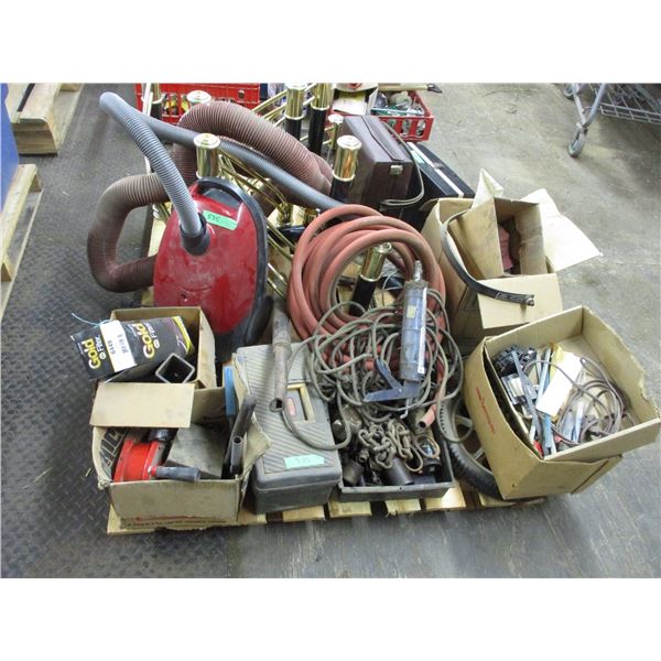 Pallet of hose, coffee table, bolts, bar set, misc