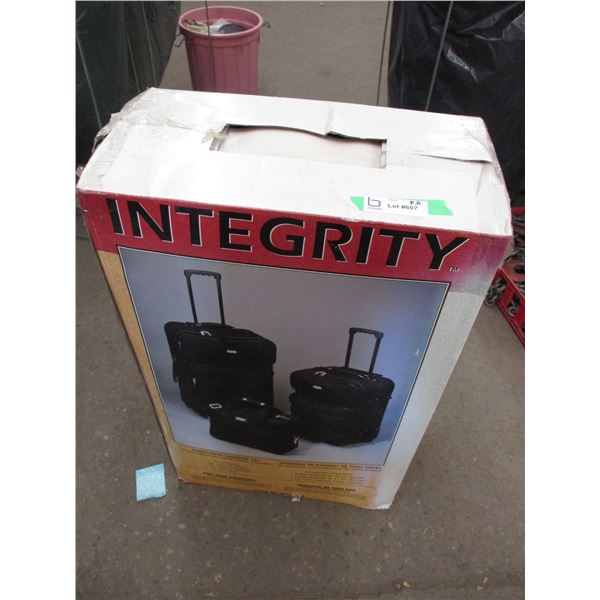 Integrity luggage set in box