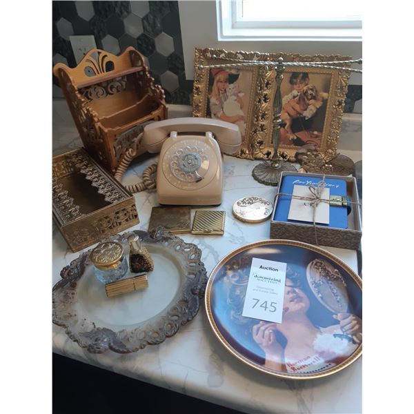 Vintage Home Décor Cat A