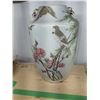Image 2 : Antique Asian Vase Cat A