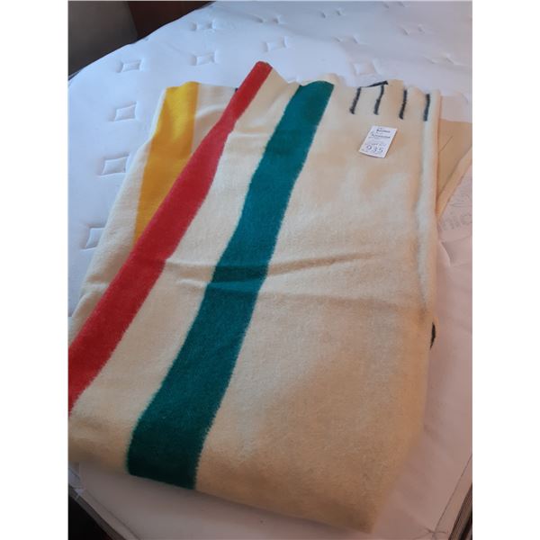 HBC Trapper Point 4 Point Blanket Cat C