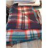 Image 3 : Wool Blankets & More Cat C