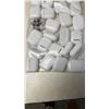 Image 2 : 25 LOST PROPERTY APPLE AIRPOD AND AIRPODS PRO CHARGING CASES