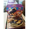 Image 3 : 2 AS NEW NOSTALGIA ELECTRIC APPLIENCES TART MAKER AND CAKE TOP MAKER