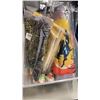 Image 2 : TRAY OF HOCKEY COLLECTIBLES, BOBBLE HEADS, HALLOWEEN BANNERS