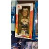 Image 8 : TRAY OF HOCKEY COLLECTIBLES, BOBBLE HEADS, HALLOWEEN BANNERS