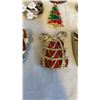 Image 8 : 8 VINTAGE BROOCHES - 4 CHRISTMAS THEMED, SOME COPPER, AND ONE HANDPAINTED CLOWN