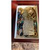 Image 8 : VINTAGE JEWLERY CASE WITH JEWLERY CONTENTS