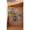Image 2 : BOX OF JEWELRY AND JADE
