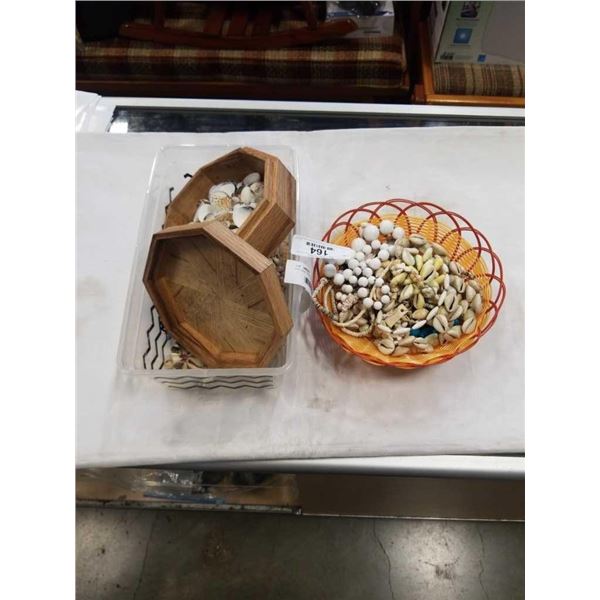 LOT AND TRAY OF SHELL JEWELRY AND SHELLS