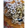 Image 3 : LOT AND TRAY OF SHELL JEWELRY AND SHELLS