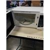 Image 3 : WHITE RCA MICROWAVE