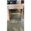 Image 2 : MAPLE DESK WITH 4 DRAWERS