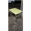 Image 2 : 2 HERMAN MILLER ADJUSTABLE HEIGHT ROLLING WORKSTATION / STANDS - GREEN